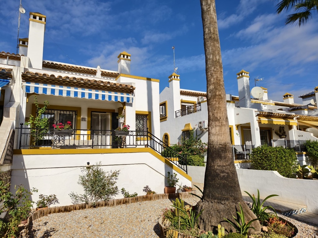Gezellig halfrij huis in Villamartin