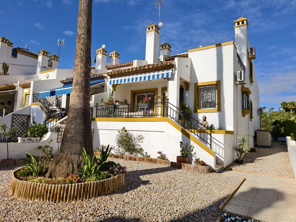 Gezellig halfrij huis in Villamartin