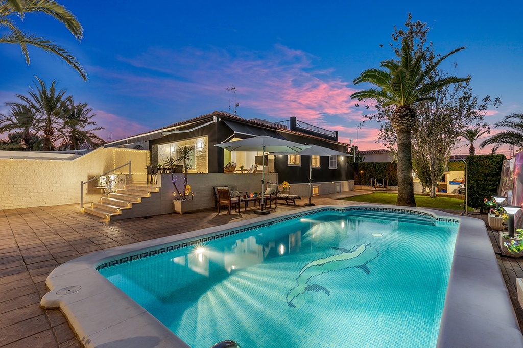 Vrijstaande villa te koop in Torrevieja