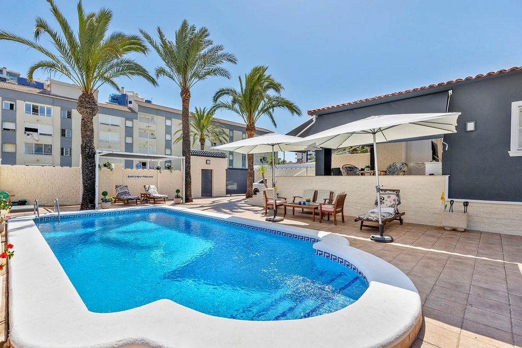 Vrijstaande villa te koop in Torrevieja