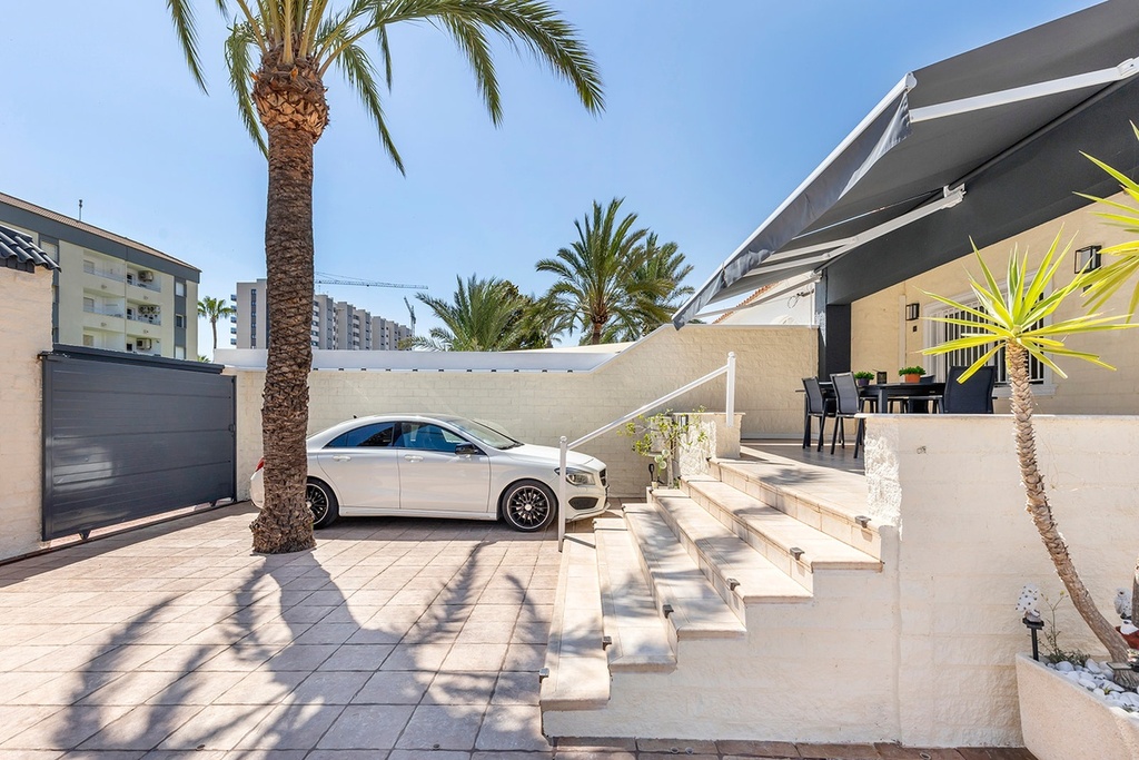 Vrijstaande villa te koop in Torrevieja