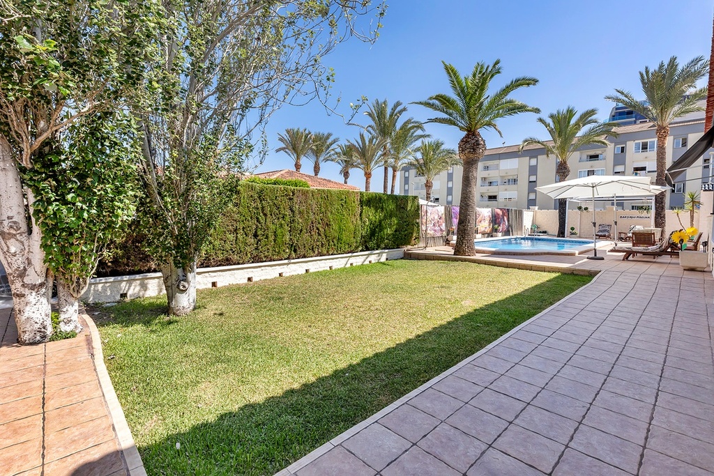 Vrijstaande villa te koop in Torrevieja