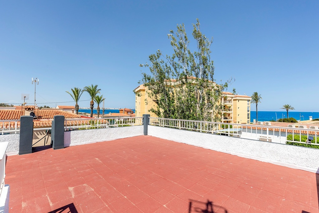 Vrijstaande villa te koop in Torrevieja