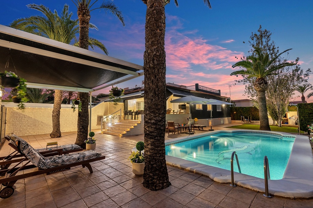 Vrijstaande villa te koop in Torrevieja