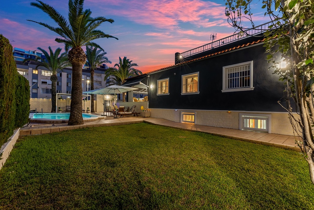 Vrijstaande villa te koop in Torrevieja