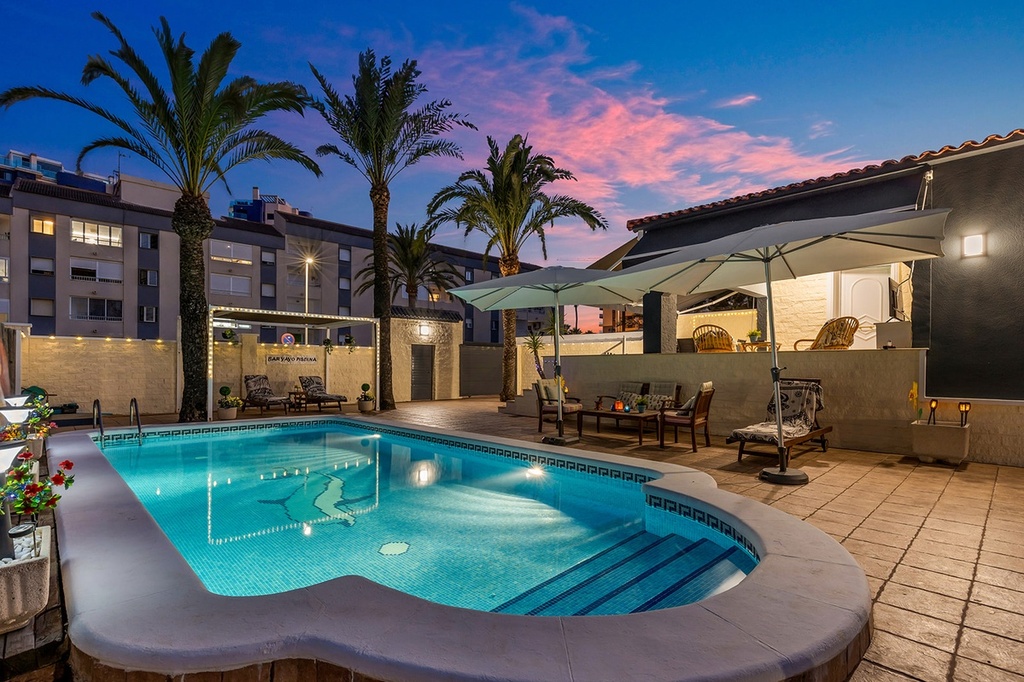 Vrijstaande villa te koop in Torrevieja