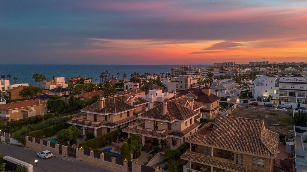 Vrijstaande villa te koop in Torrevieja