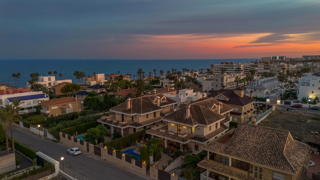 Vrijstaande villa te koop in Torrevieja