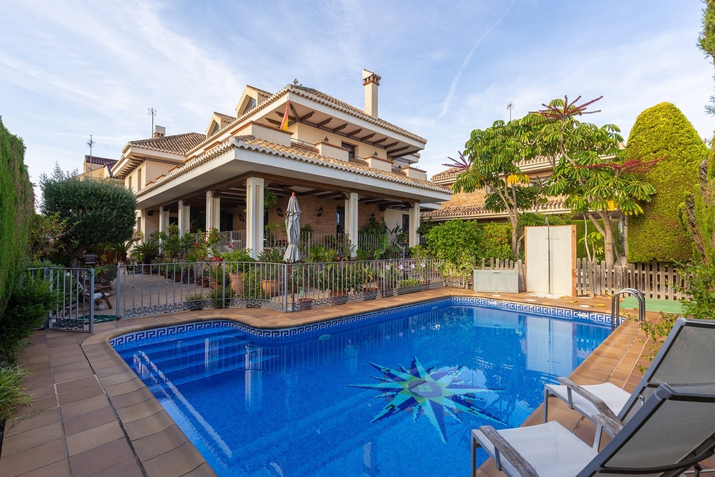 Vrijstaande villa te koop in Torrevieja