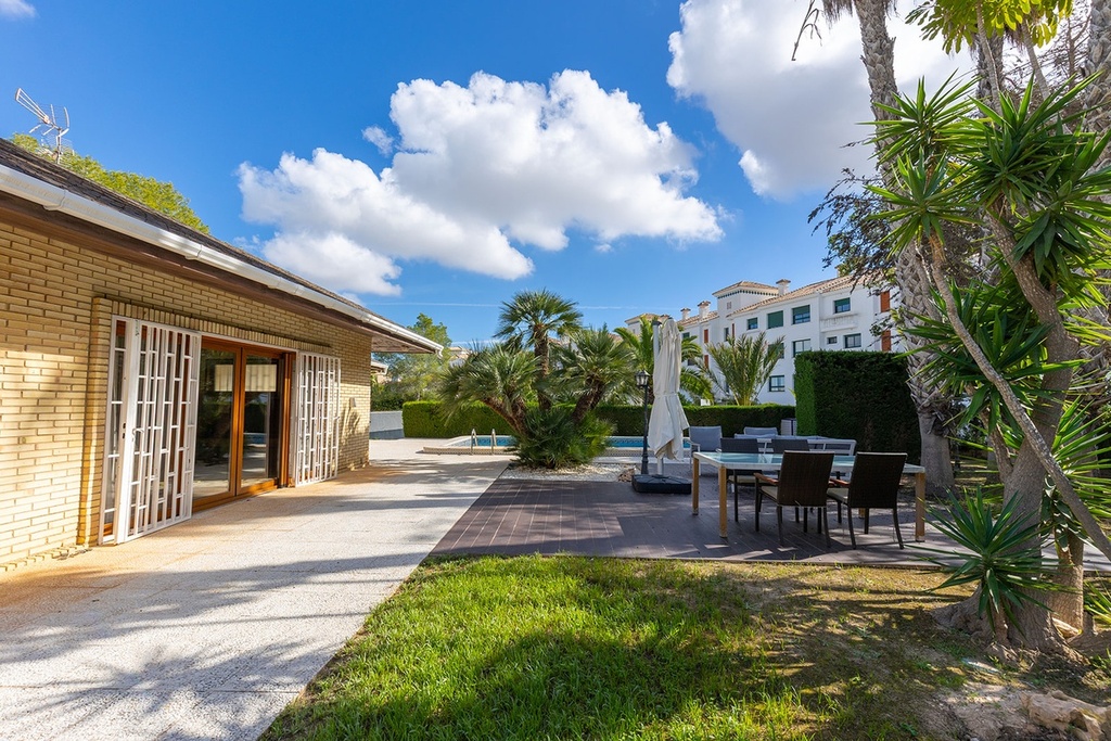 Villa Vrijstaande Te Koop in Orihuela Costa