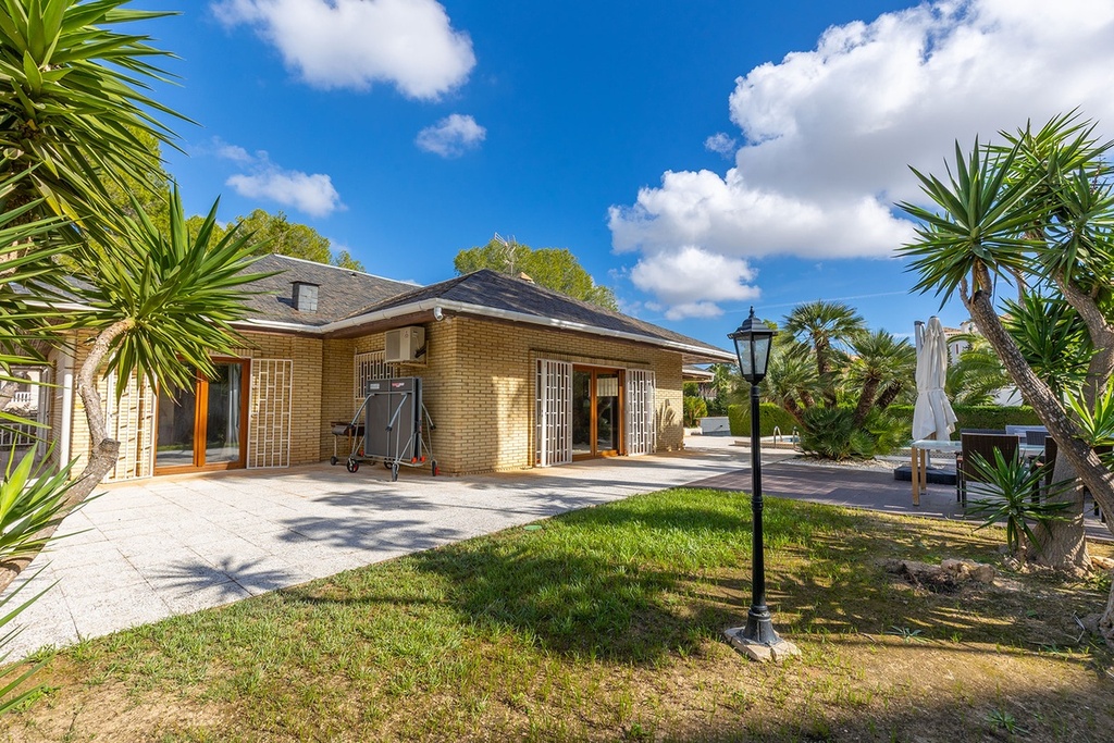 Villa Vrijstaande Te Koop in Orihuela Costa