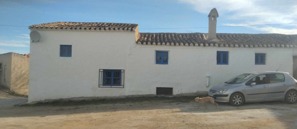 Fantastische gelegenheid in Caniles, Granada – 5 slaapkamers, 2 badkamers, 2 volledig functionele keukens, Twee-verdiepings hoofdwoning, Zelfstandig 1-slaapkamer appartement met eigen ingang – Ook huur-tot-koop optie beschikbaar