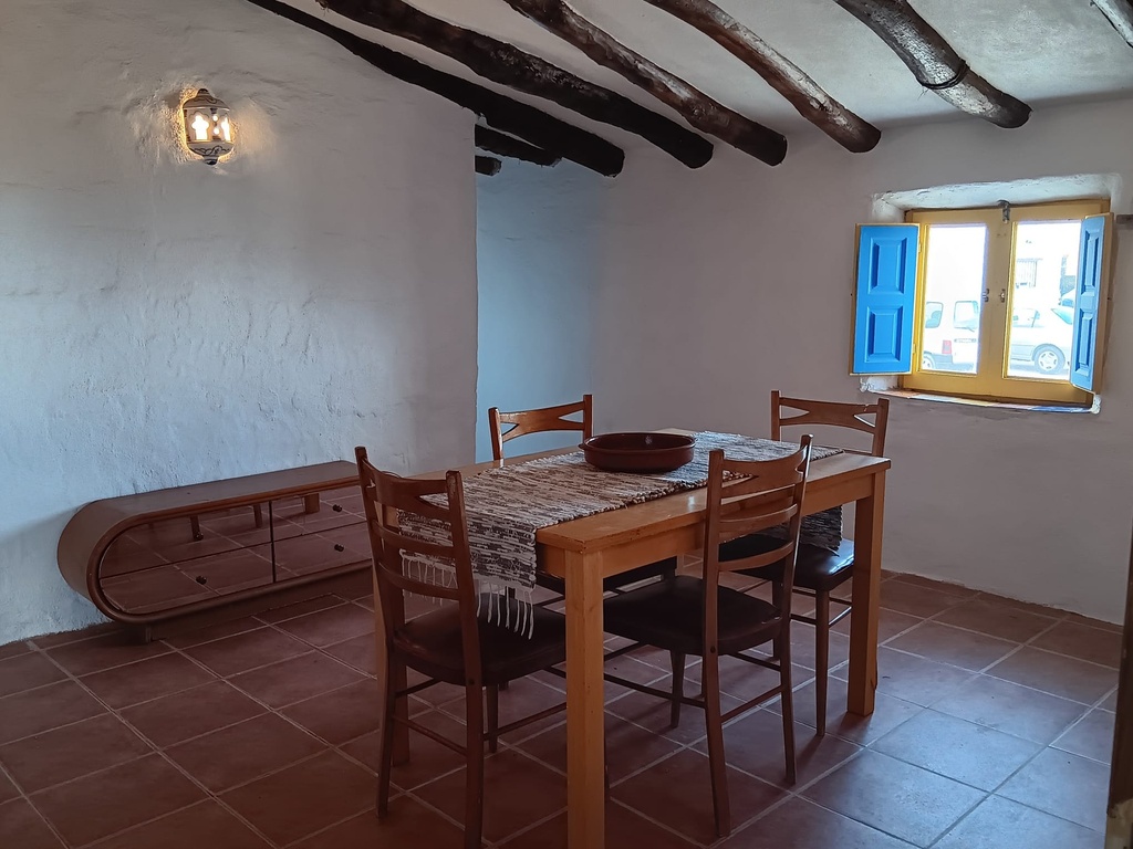 Fantastische gelegenheid in Caniles, Granada – 5 slaapkamers, 2 badkamers, 2 volledig functionele keukens, Twee-verdiepings hoofdwoning, Zelfstandig 1-slaapkamer appartement met eigen ingang – Ook huur-tot-koop optie beschikbaar