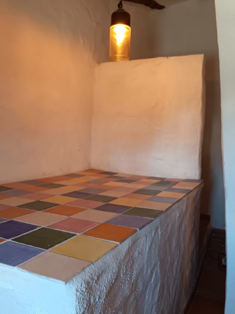 Fantastische gelegenheid in Caniles, Granada – 5 slaapkamers, 2 badkamers, 2 volledig functionele keukens, Twee-verdiepings hoofdwoning, Zelfstandig 1-slaapkamer appartement met eigen ingang – Ook huur-tot-koop optie beschikbaar
