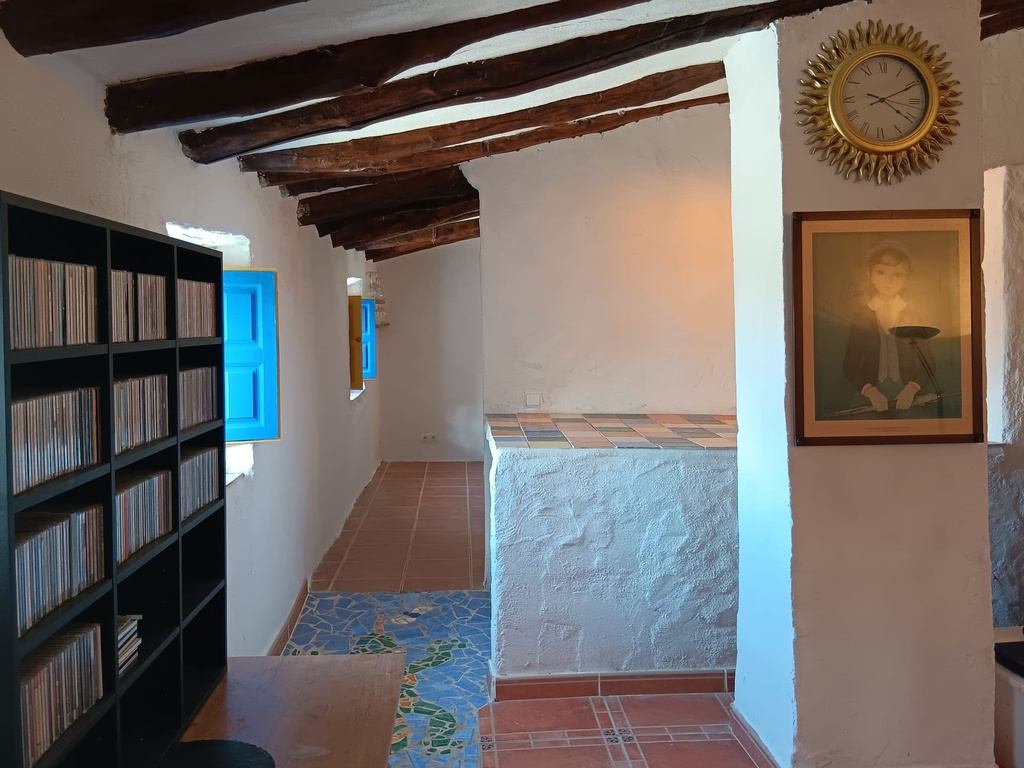 Fantastische gelegenheid in Caniles, Granada – 5 slaapkamers, 2 badkamers, 2 volledig functionele keukens, Twee-verdiepings hoofdwoning, Zelfstandig 1-slaapkamer appartement met eigen ingang – Ook huur-tot-koop optie beschikbaar