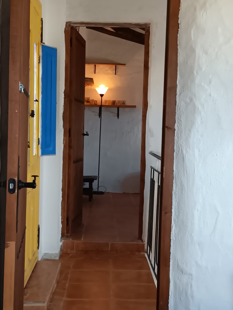 Fantastische gelegenheid in Caniles, Granada – 5 slaapkamers, 2 badkamers, 2 volledig functionele keukens, Twee-verdiepings hoofdwoning, Zelfstandig 1-slaapkamer appartement met eigen ingang – Ook huur-tot-koop optie beschikbaar