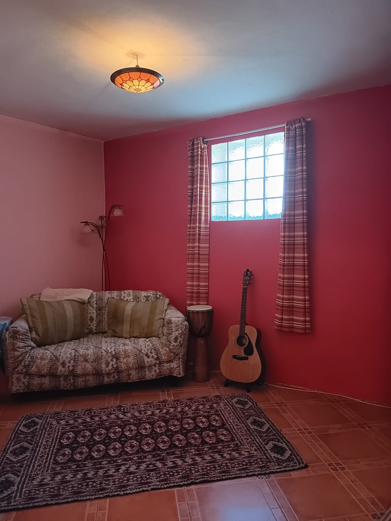 Fantastische Gelegenheid in Caniles – 5 slaapkamers, 2 badkamers, 2 volledig functionele keukens, Hoofdwoning met twee verdiepingen, Zelfstandig 1-slaapkamer appartement met private ingang – Ook beschikbaar met Koop-op-Afbetaling Optie