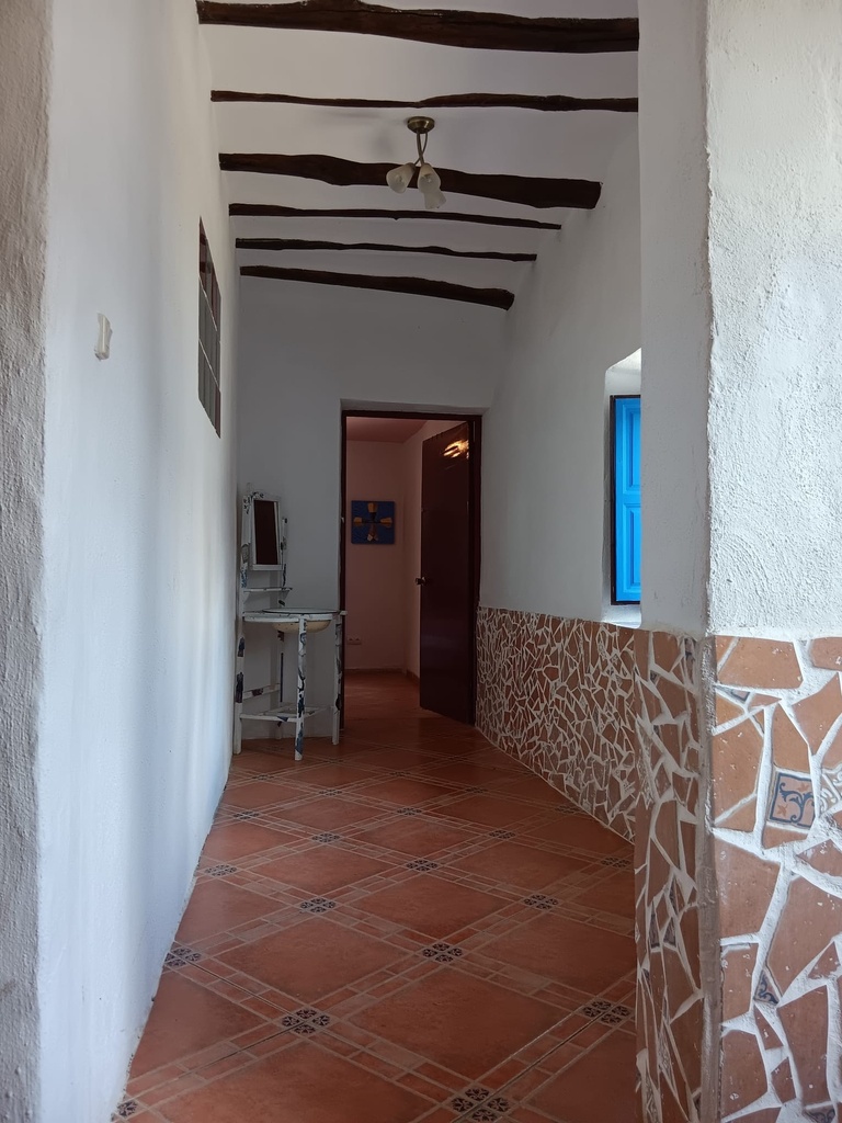 Fantastische gelegenheid in Caniles, Granada – 5 slaapkamers, 2 badkamers, 2 volledig functionele keukens, Twee-verdiepings hoofdwoning, Zelfstandig 1-slaapkamer appartement met eigen ingang – Ook huur-tot-koop optie beschikbaar