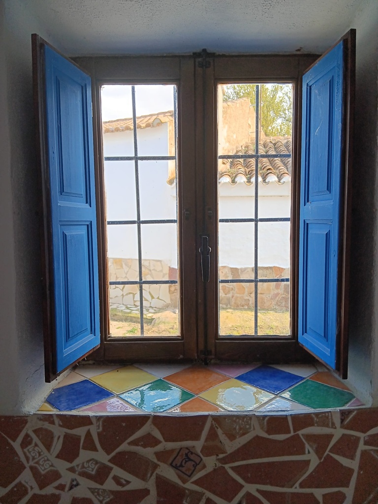 Fantastische gelegenheid in Caniles, Granada – 5 slaapkamers, 2 badkamers, 2 volledig functionele keukens, Twee-verdiepings hoofdwoning, Zelfstandig 1-slaapkamer appartement met eigen ingang – Ook huur-tot-koop optie beschikbaar