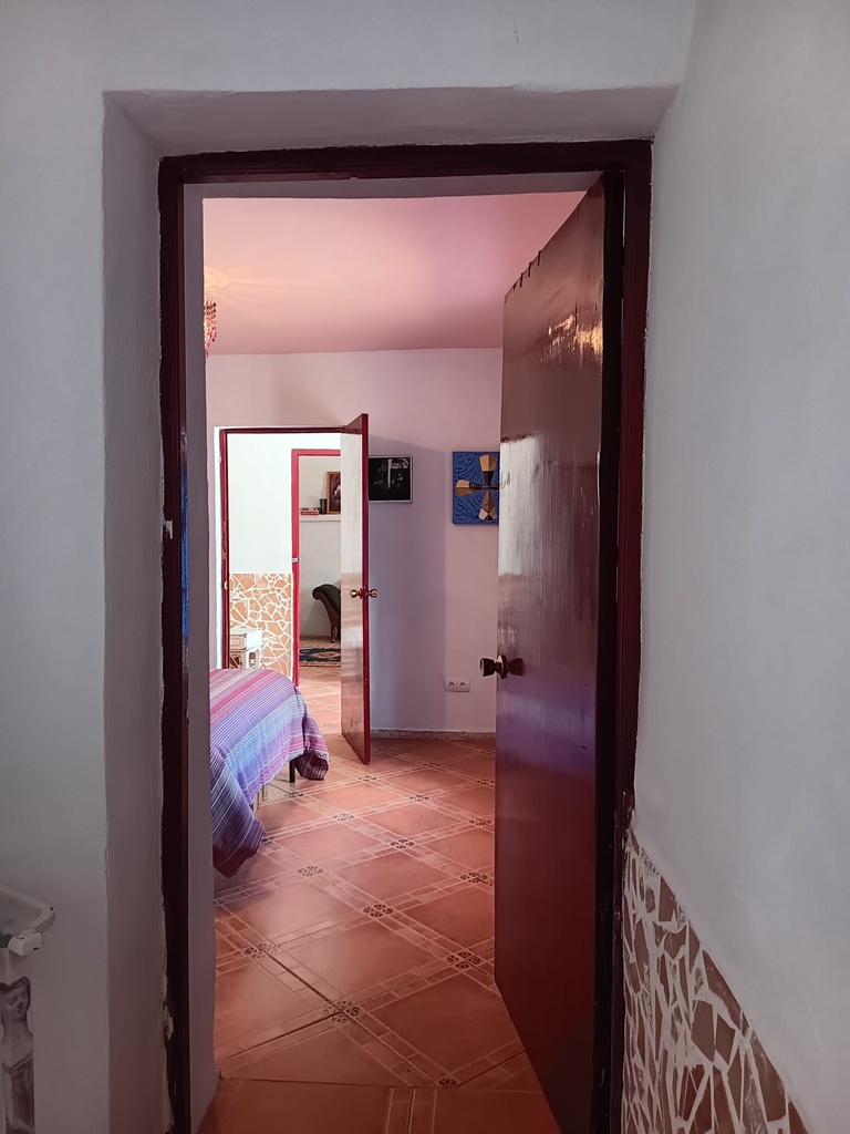 Fantastische gelegenheid in Caniles, Granada – 5 slaapkamers, 2 badkamers, 2 volledig functionele keukens, Twee-verdiepings hoofdwoning, Zelfstandig 1-slaapkamer appartement met eigen ingang – Ook huur-tot-koop optie beschikbaar