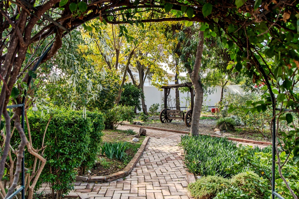 Villa Spaanse “De Geheime Tuin” met 5 slaapkamers, 5 badkamers en onafhankelijk gastenhuisje in Álora