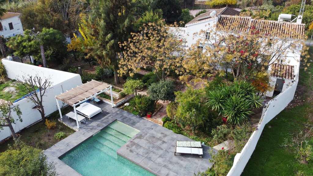 Villa Spaanse “De Geheime Tuin” met 5 slaapkamers, 5 badkamers en onafhankelijk gastenhuisje in Álora