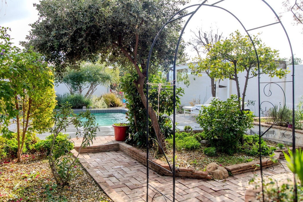 Villa Spaanse “De Geheime Tuin” met 5 slaapkamers, 5 badkamers en onafhankelijk gastenhuisje in Álora