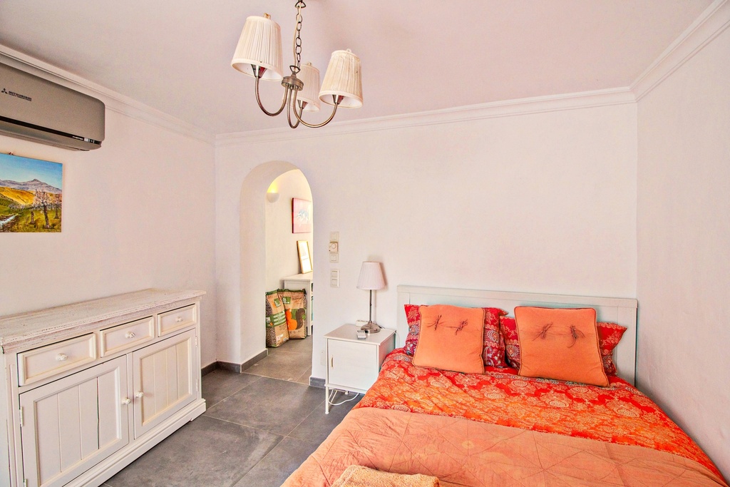 Villa Spaanse “De Geheime Tuin” met 5 slaapkamers, 5 badkamers en onafhankelijk gastenhuisje in Álora