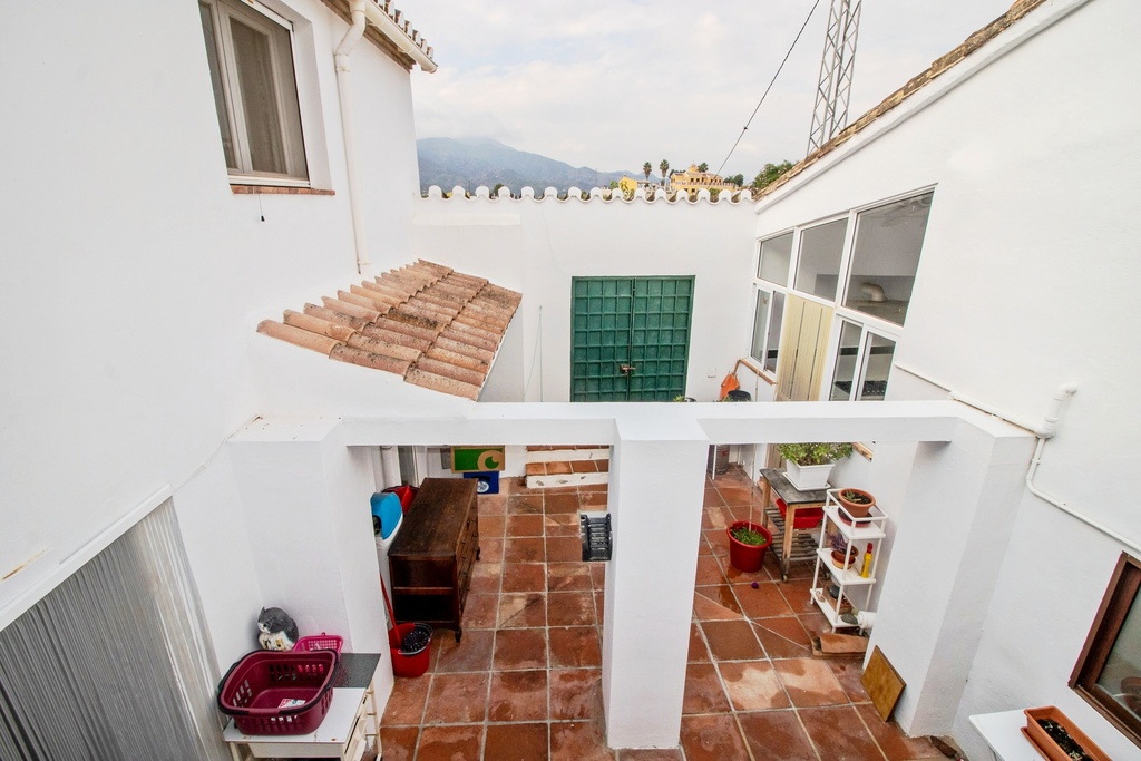 Villa Spaanse “De Geheime Tuin” met 5 slaapkamers, 5 badkamers en onafhankelijk gastenhuisje in Álora