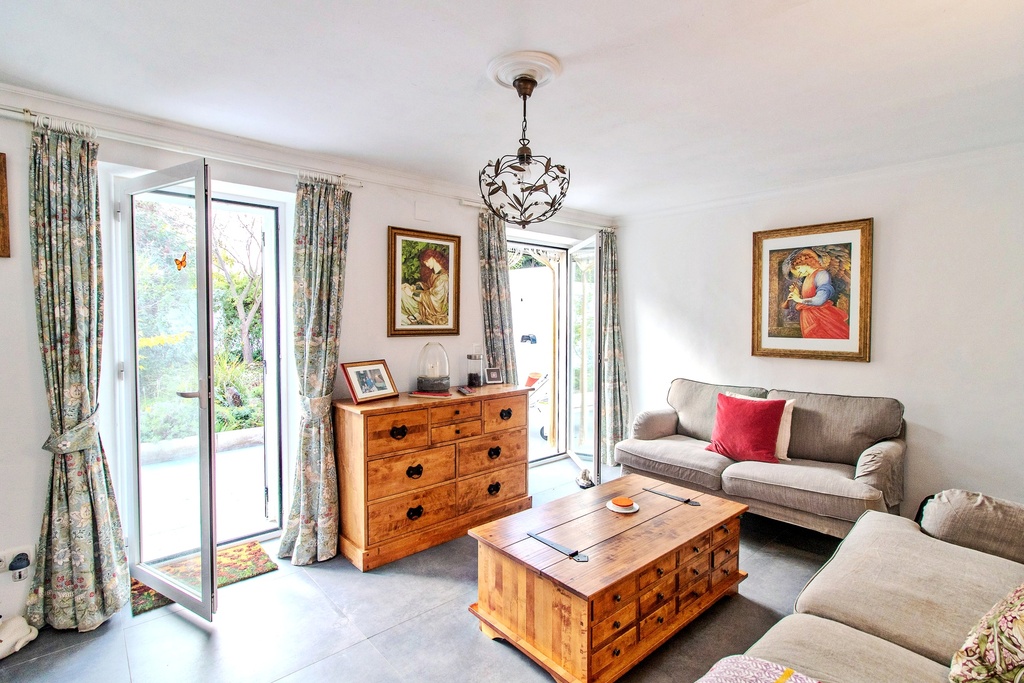 Villa Spaanse “De Geheime Tuin” met 5 slaapkamers, 5 badkamers en onafhankelijk gastenhuisje in Álora