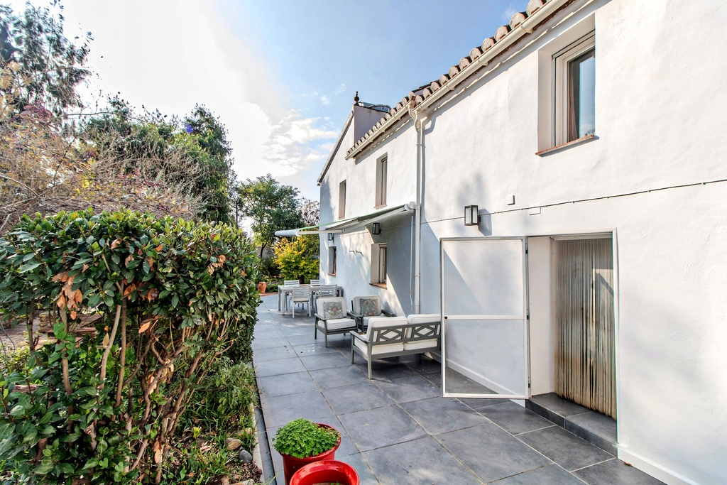 Villa Spaanse “De Geheime Tuin” met 5 slaapkamers, 5 badkamers en onafhankelijk gastenhuisje in Álora