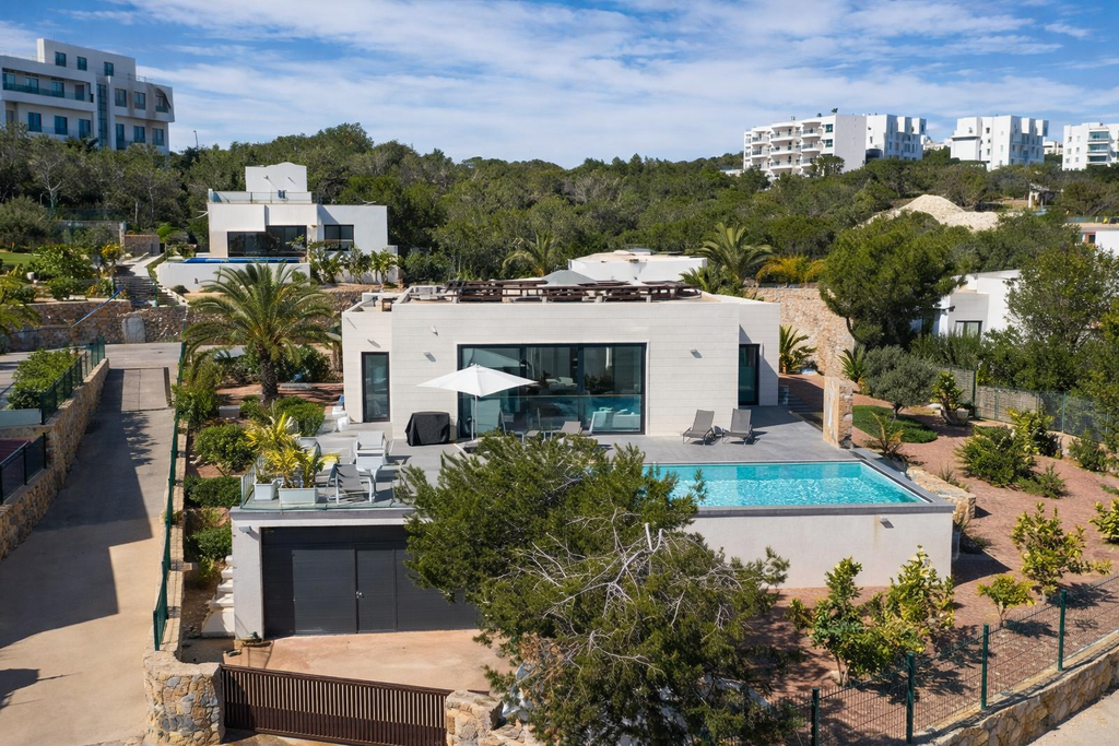 Prachtige villa met 4 slaapkamers in Las Colinas Golf, Alicante