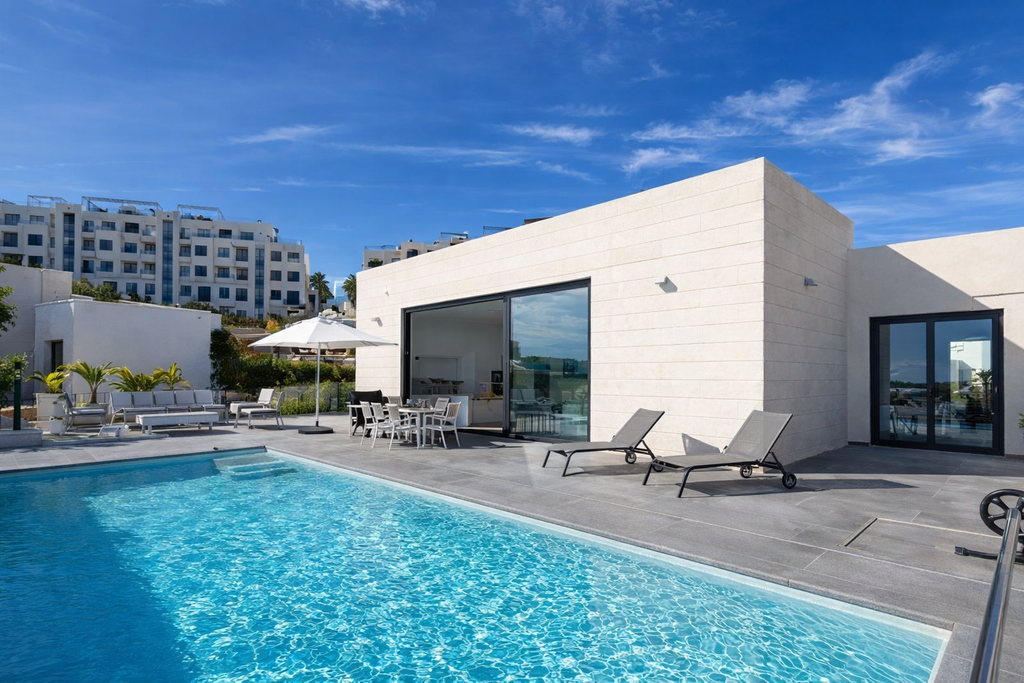 Prachtige villa met 4 slaapkamers in Las Colinas Golf, Alicante