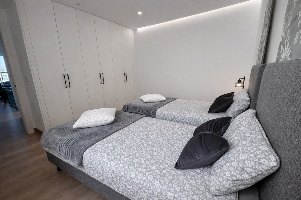 GLOEDNIEUW Turnkey Rijtjeswoning met Privézwembad en Bergzicht | Dolores