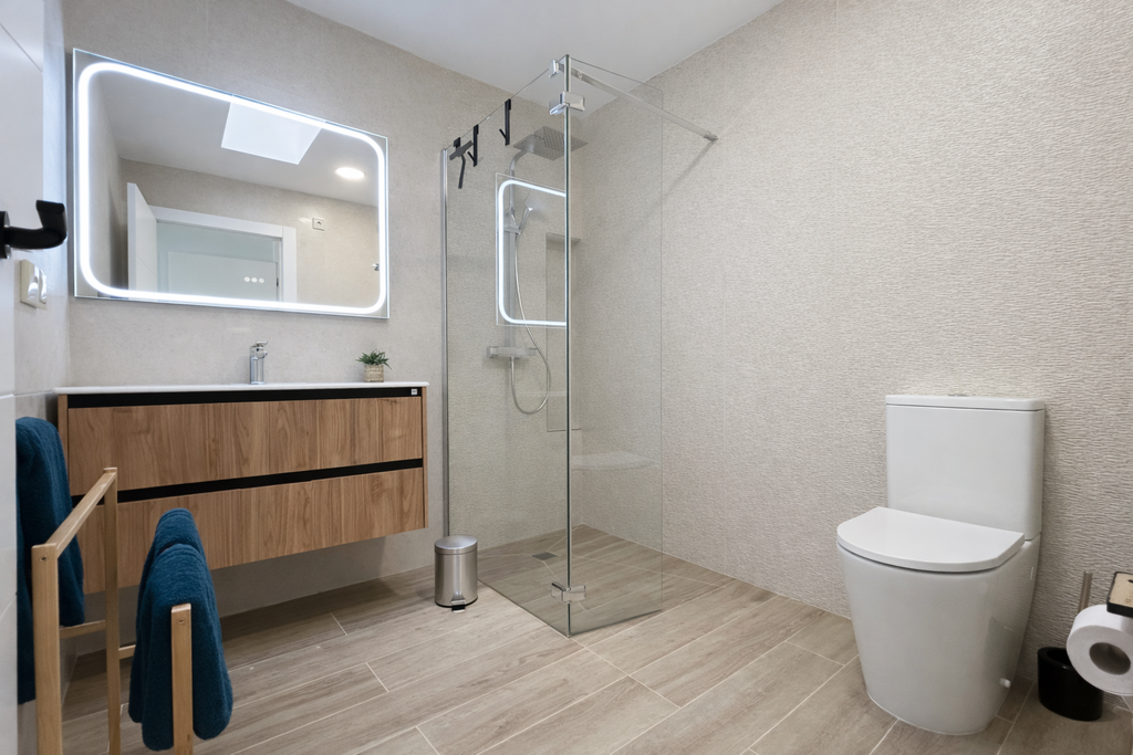 GLOEDNIEUW Turnkey Rijtjeswoning met Privézwembad en Bergzicht | Dolores