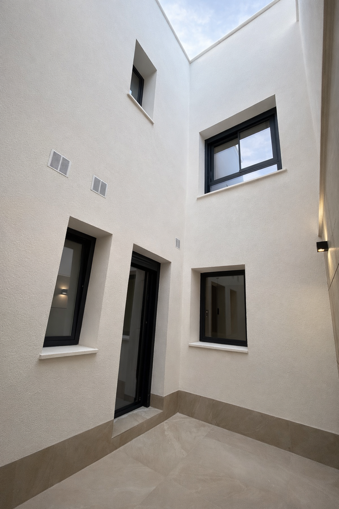 GLOEDNIEUW Turnkey Rijtjeswoning met Privézwembad en Bergzicht | Dolores