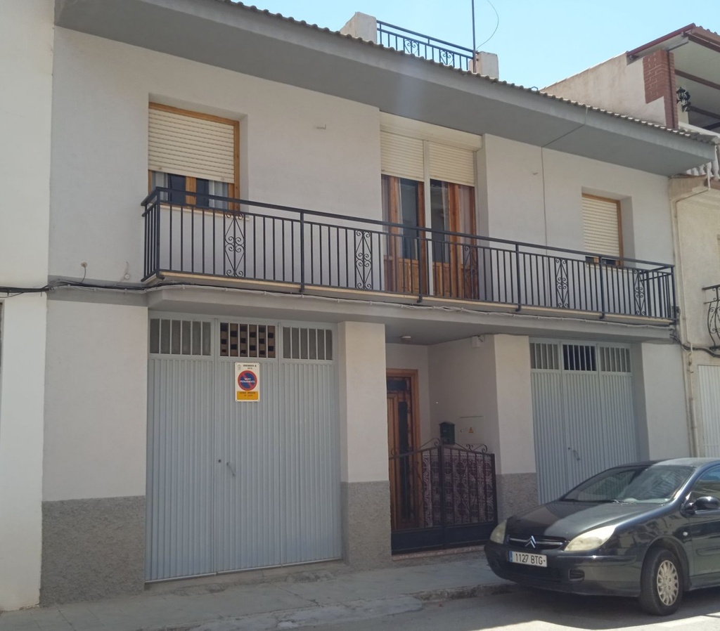 4-slaapkamer, 2-badkamer Townhouse Te koop in Baza