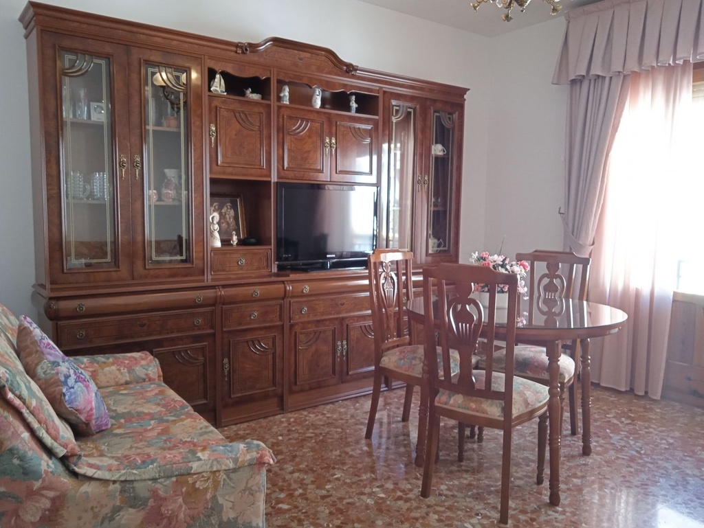 4 Slaapkamer, 2 Badkamer Stadswoning Te Koop in Baza, Granada