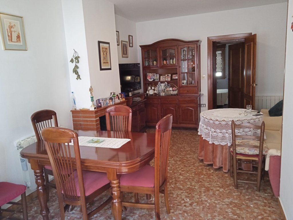 4 Slaapkamer, 2 Badkamer Stadswoning Te Koop in Baza, Granada