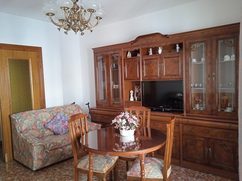 4 Slaapkamer, 2 Badkamer Stadswoning Te Koop in Baza, Granada