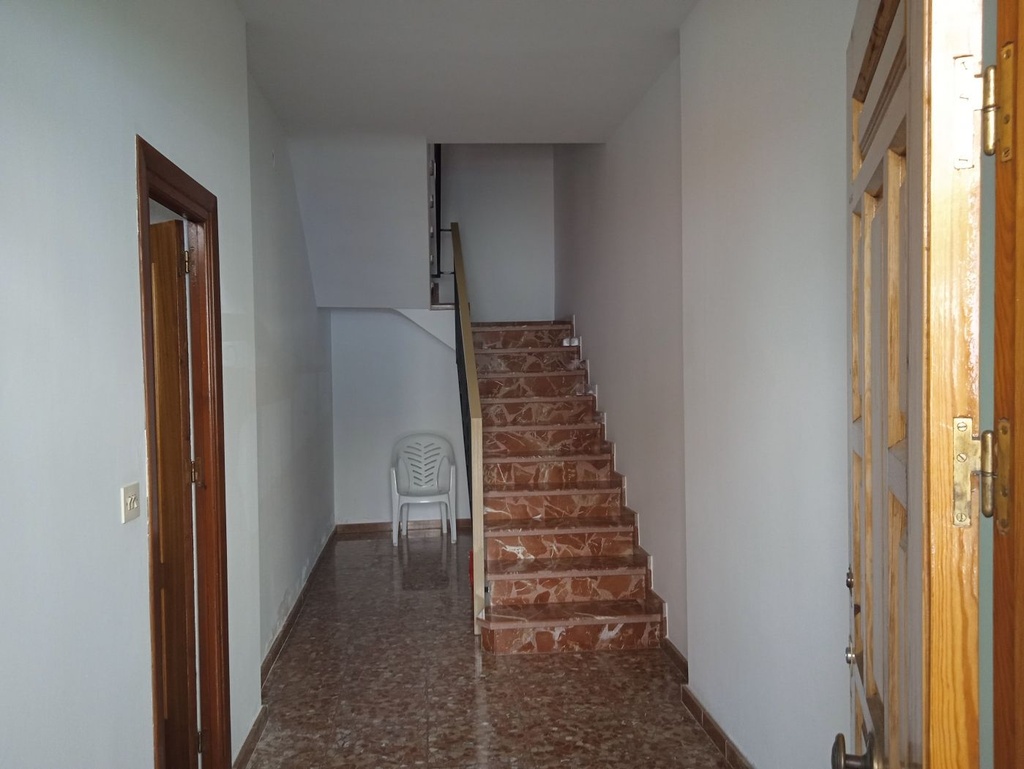 4 Slaapkamer, 2 Badkamer Stadswoning Te Koop in Baza, Granada