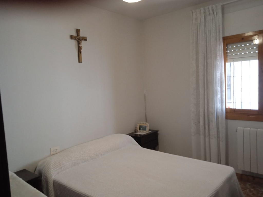 4 Slaapkamer, 2 Badkamer Stadswoning Te Koop in Baza, Granada