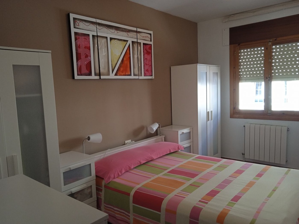 4 Slaapkamer, 2 Badkamer Stadswoning Te Koop in Baza, Granada