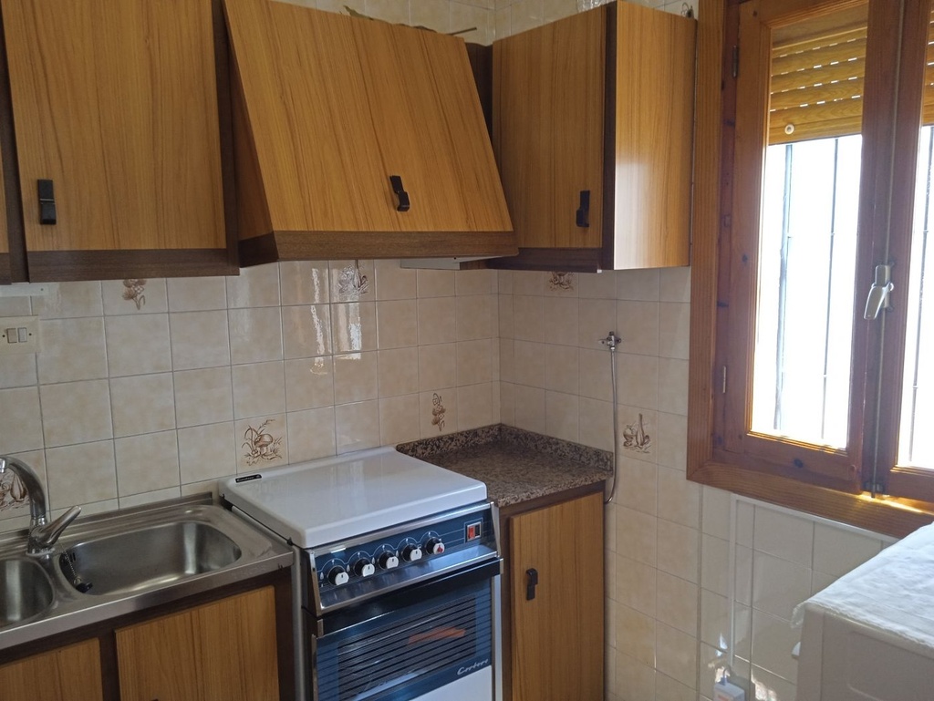 4 Slaapkamer, 2 Badkamer Stadswoning Te Koop in Baza, Granada