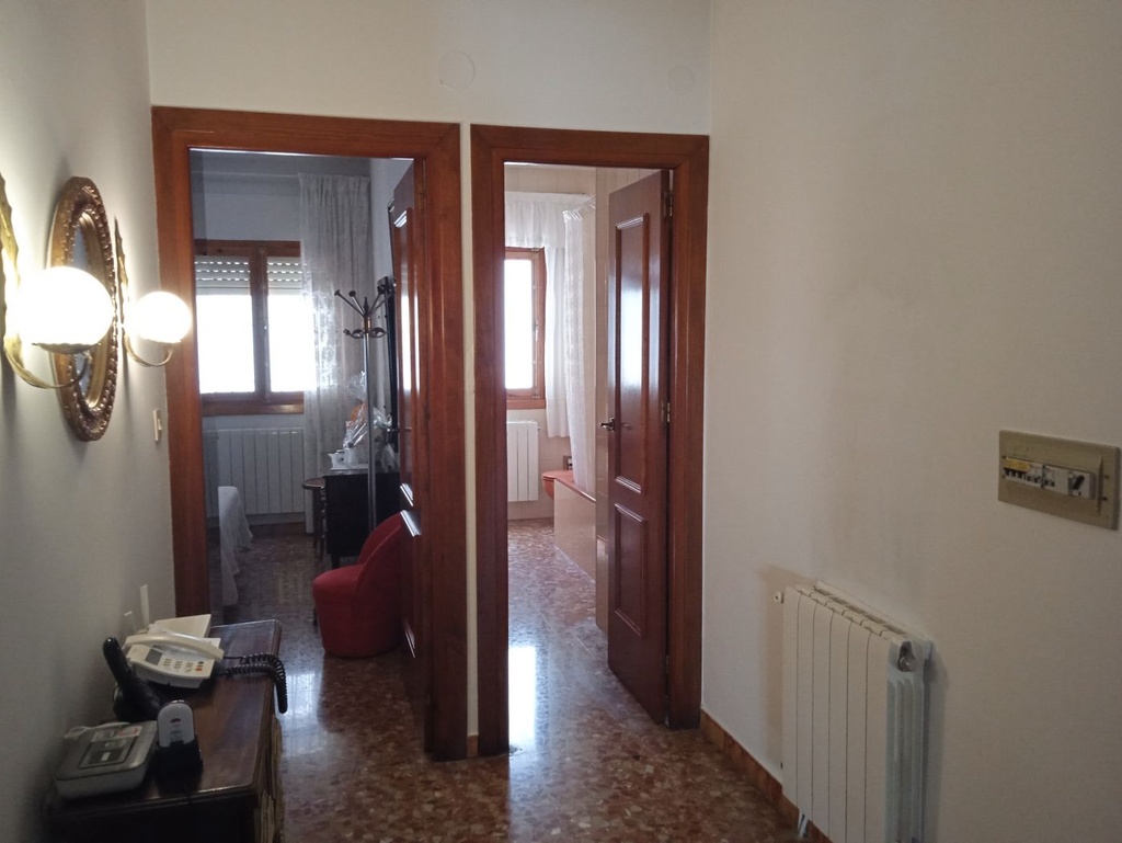4 Slaapkamer, 2 Badkamer Stadswoning Te Koop in Baza, Granada