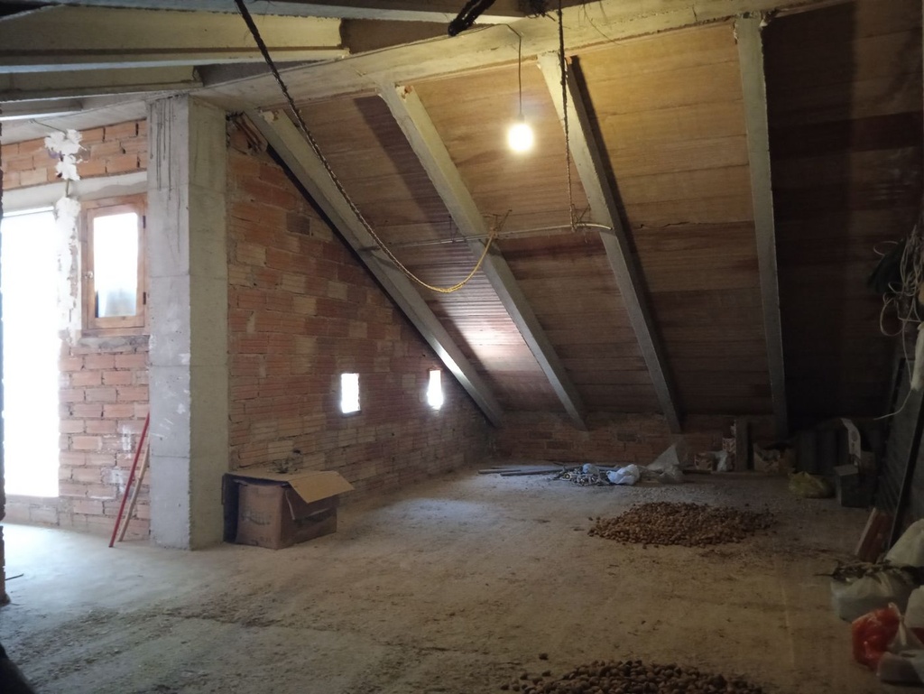 4 Slaapkamer, 2 Badkamer Stadswoning Te Koop in Baza, Granada