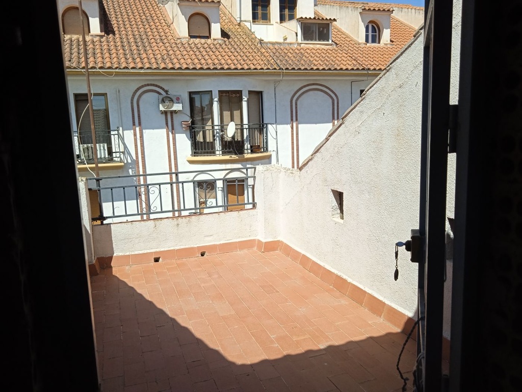 4 Slaapkamer, 2 Badkamer Stadswoning Te Koop in Baza, Granada