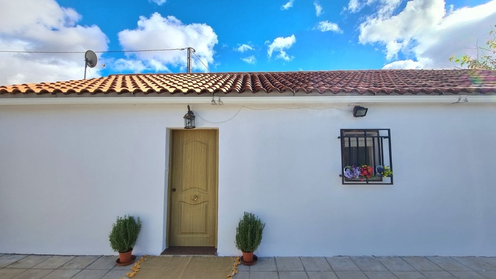 Finca – Landgoed met 3 slaapkamers te koop in Baza, Granada