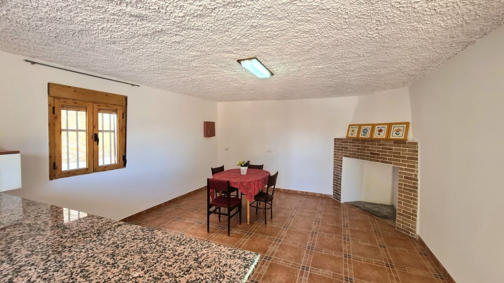 Finca – Landgoed met 3 slaapkamers te koop in Baza, Granada