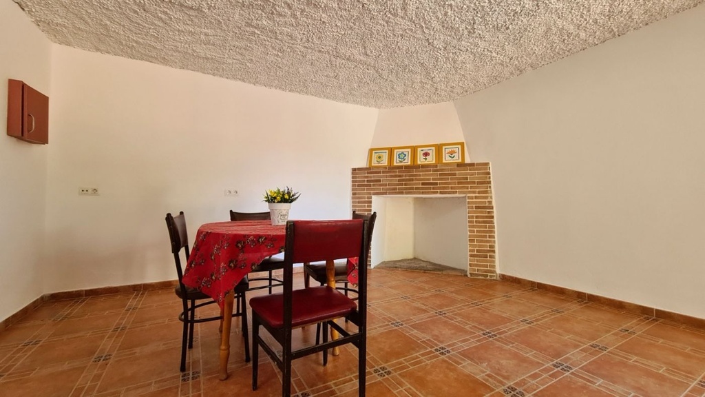 Finca – Landgoed met 3 slaapkamers te koop in Baza, Granada